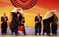 客家席狮舞为何称为“香花佛舞”？其表演形式是怎样的？